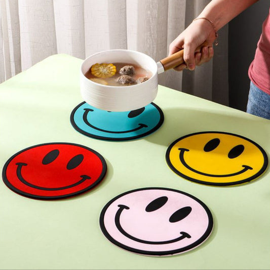 Smile Silicone Table Mat / Table Pad Dining Coaster Placemat Pot Mat Cup Pad Kitchen Mug Pan Decor